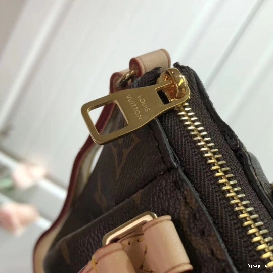 Vuitton PM Louis TURENNE 0719